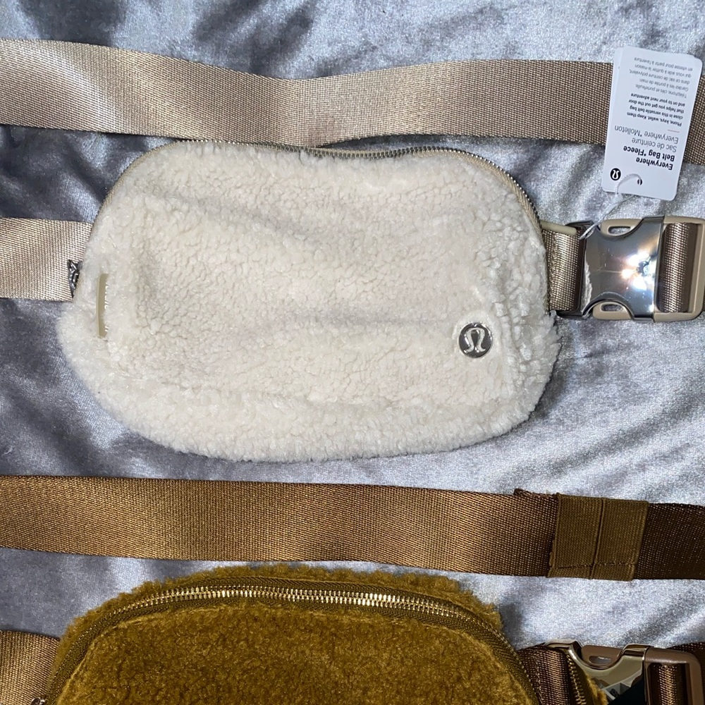 Lululemon Everywhere Fleece Belt Bag in
Natural Ivory/ Trench NWT